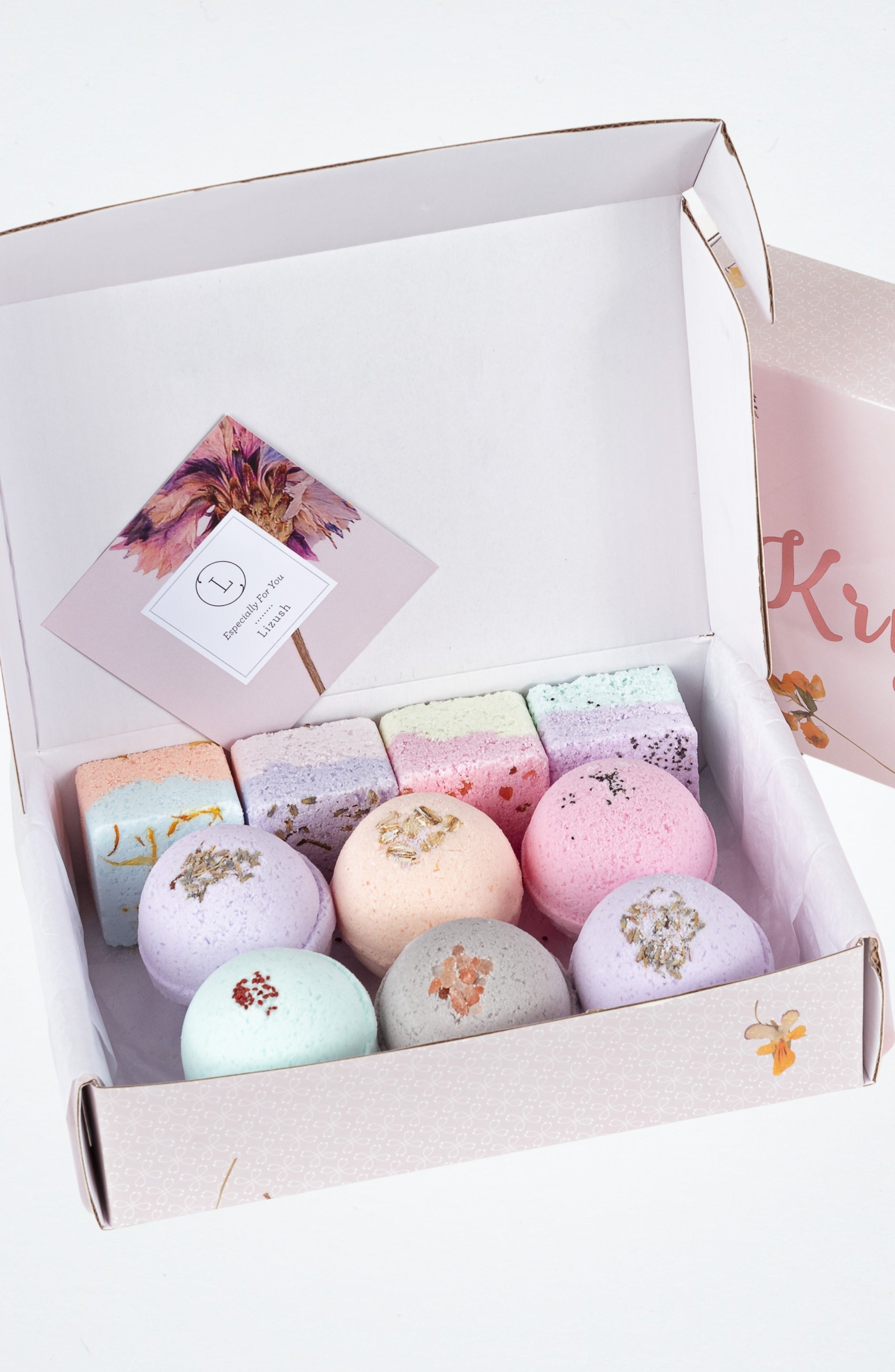 Natural Bath Bombs and Shower Steamers Gift Set - for anyone that like to Bath and Shower