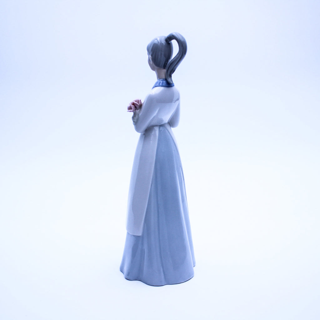 Springtime Serenity – Lladró-Style Porcelain Girl Holding Flowers