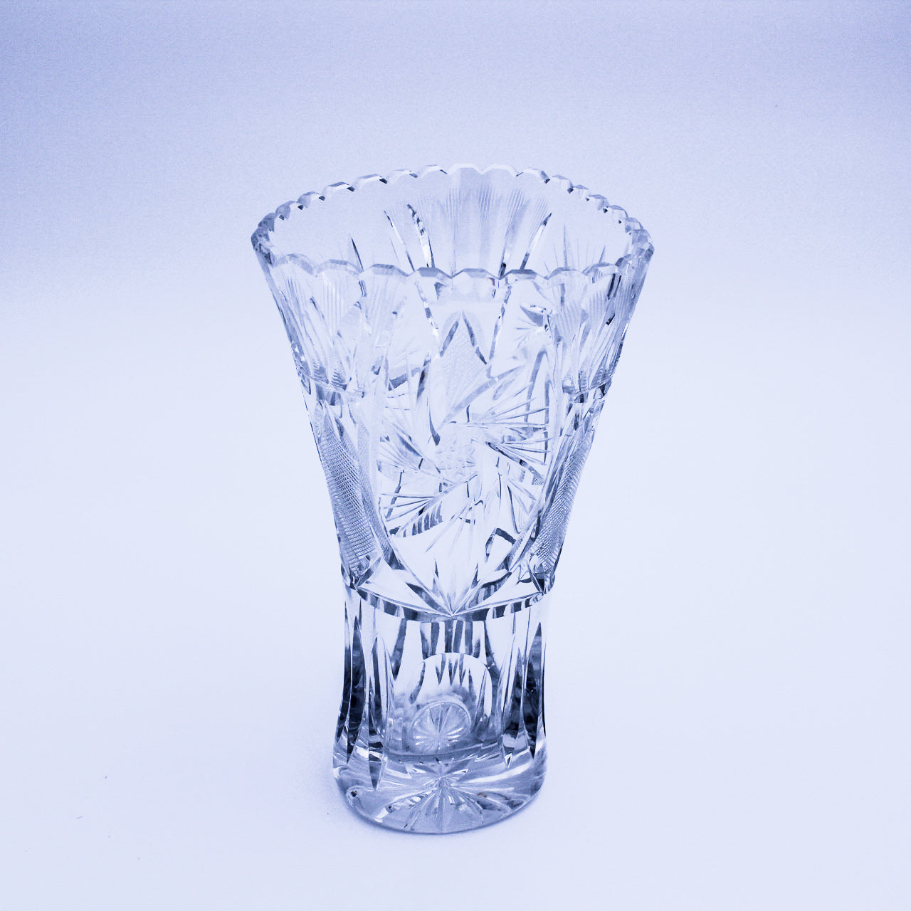 Vintage Crystal Vase with Floral & Pinwheel Cut Design – Elegant & Timeless Decor